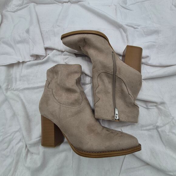 NEW Nine West Women's Taytay Pointed Toe Booties Taupe Size 9.5M - Picture 2 of 7
